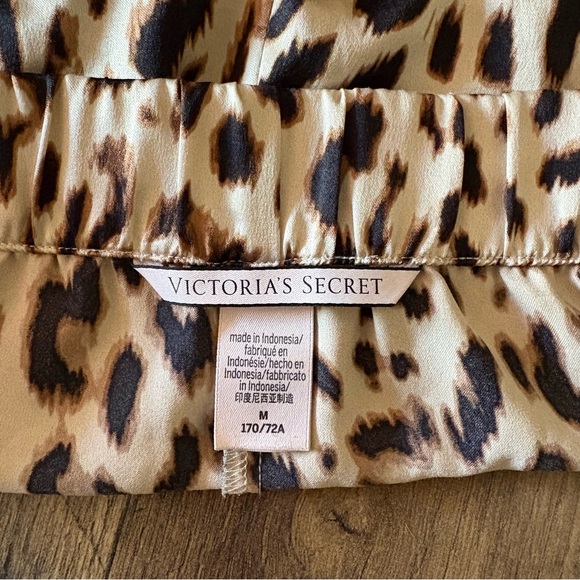 Victoria's Secret Animal Print Lingerie Set - Picture 5 of 7